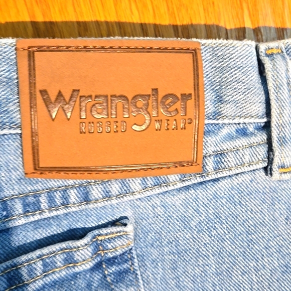 Wrangler Jeans Rugged Wear Classic Fit 5-pocket Wide Leg Men's size 54Wx28L - Picture 2 of 8
